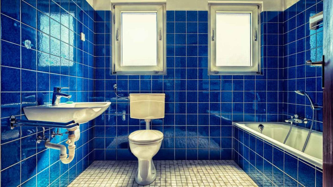 Best-Tips-for-Your-Small-Bathroom-to-Make-It-Bigger-on-thestuffofsuccess